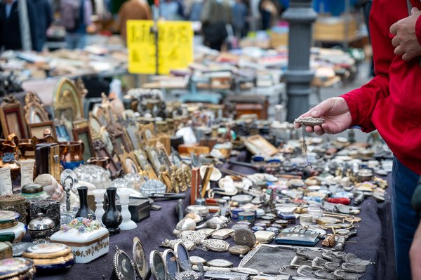 Vide grenier : l'art de chiner des trésors inestimables
